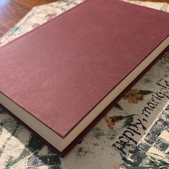 Fly Away by Kristin Hannah Hardcover Book EXCELLENT CONDITION - Picture 2 of 5